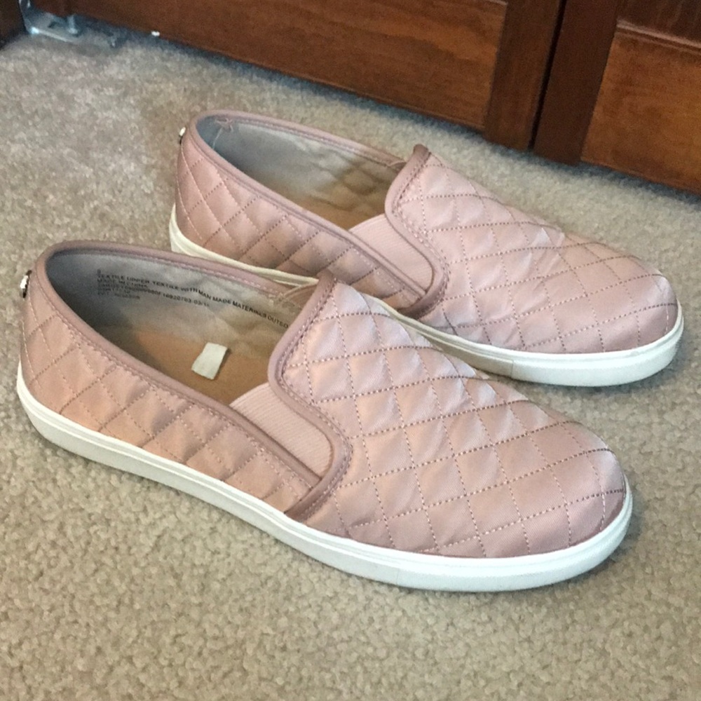 LIKE NEW Casual pink shoes